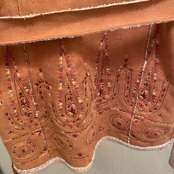 M tan suede and fleece-like embroidered coat - Picture 3 of 4